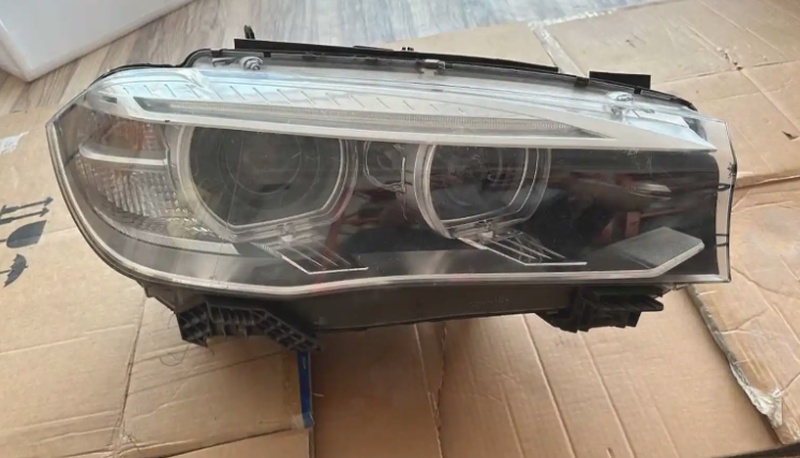 Передняя фара на BMW X5/F15